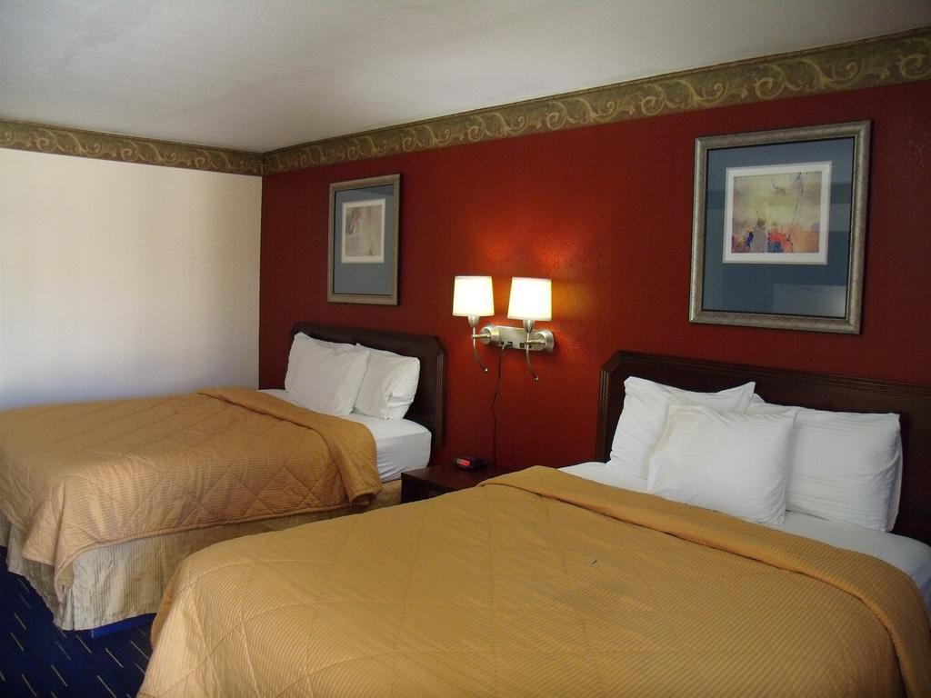 Country Inn Sterling Екстер'єр фото
