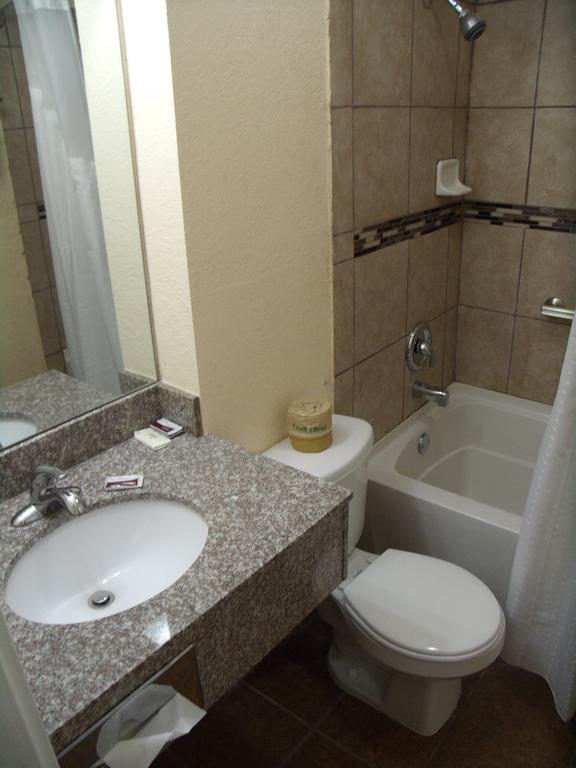 Country Inn Sterling Екстер'єр фото