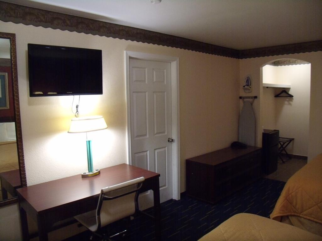 Country Inn Sterling Екстер'єр фото