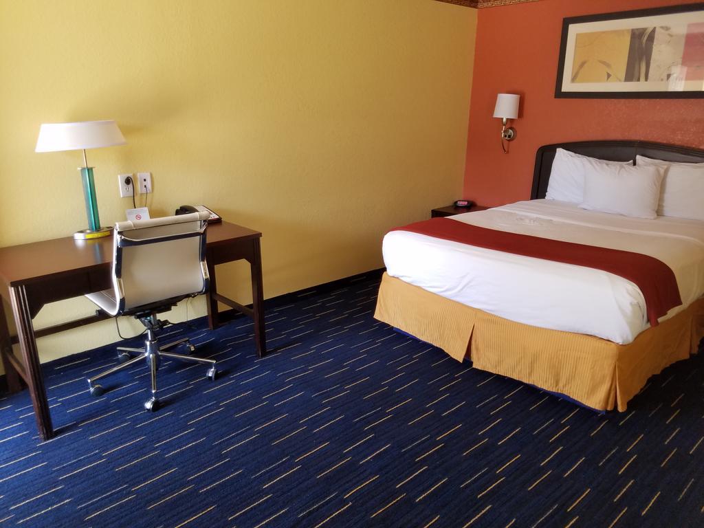 Country Inn Sterling Екстер'єр фото