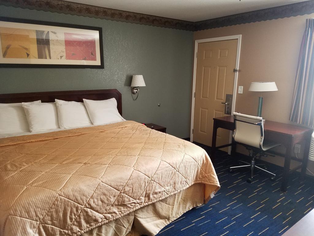 Country Inn Sterling Екстер'єр фото