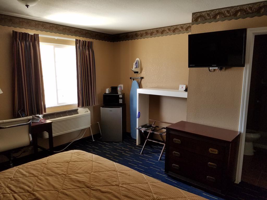 Country Inn Sterling Екстер'єр фото