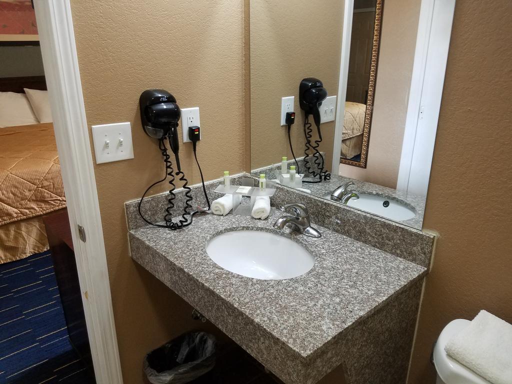 Country Inn Sterling Екстер'єр фото