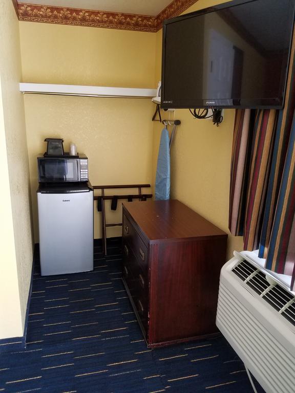 Country Inn Sterling Екстер'єр фото