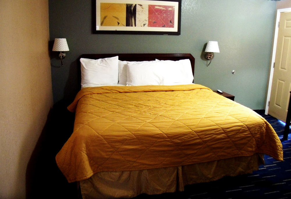 Country Inn Sterling Екстер'єр фото
