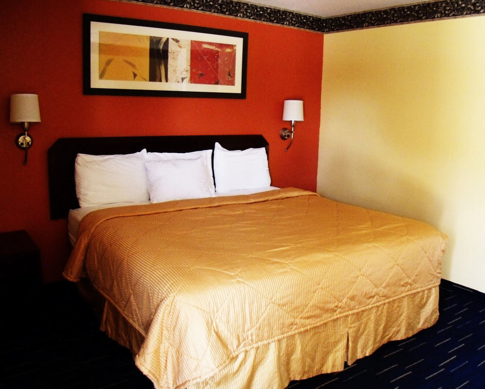 Country Inn Sterling Екстер'єр фото