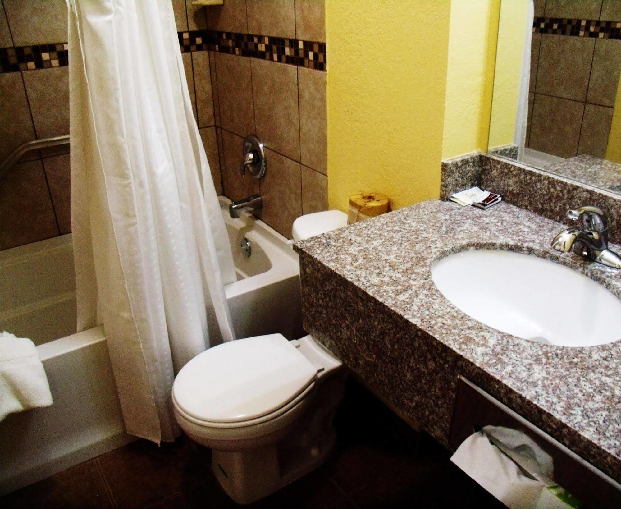 Country Inn Sterling Екстер'єр фото